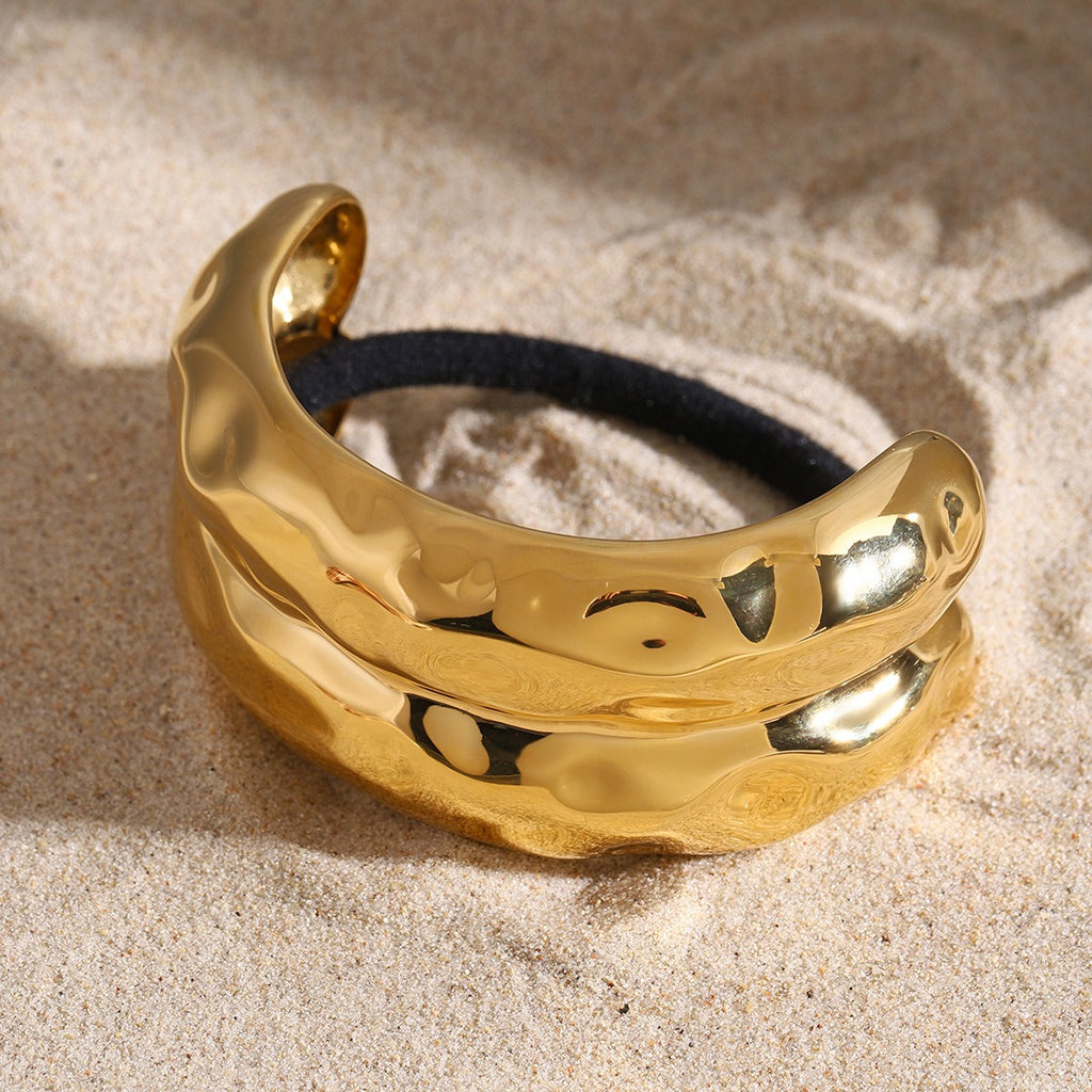 18K gold double-layer hammered U-pin – Gold finish, double-layer U-shaped silhouette with hammer pattern texture, MINIMAL