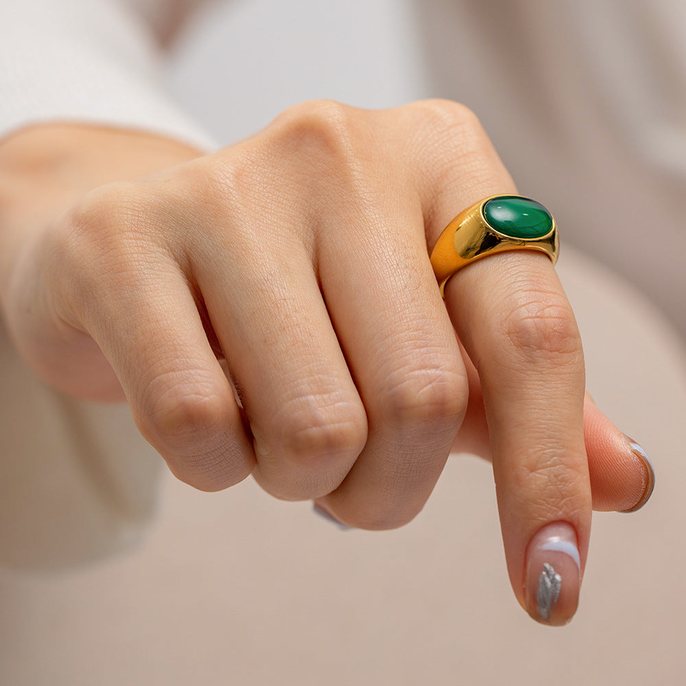 18K gold oval chrysoprase ring – Green stone, natural chrysoprase inlay, titanium steel with PVD gold plating, MINIMAL