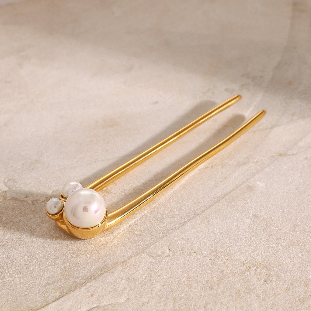 18K gold U-shaped hair pin with three graduated pearl inlays, titanium steel with PVD gold plating, MINIMAL