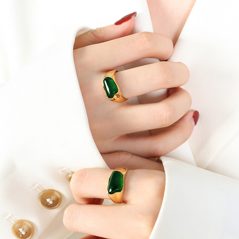 18K gold irregular emerald ring – Gold finish, irregular emerald gemstone inlay, titanium steel with PVD gold plating, MINIMAL