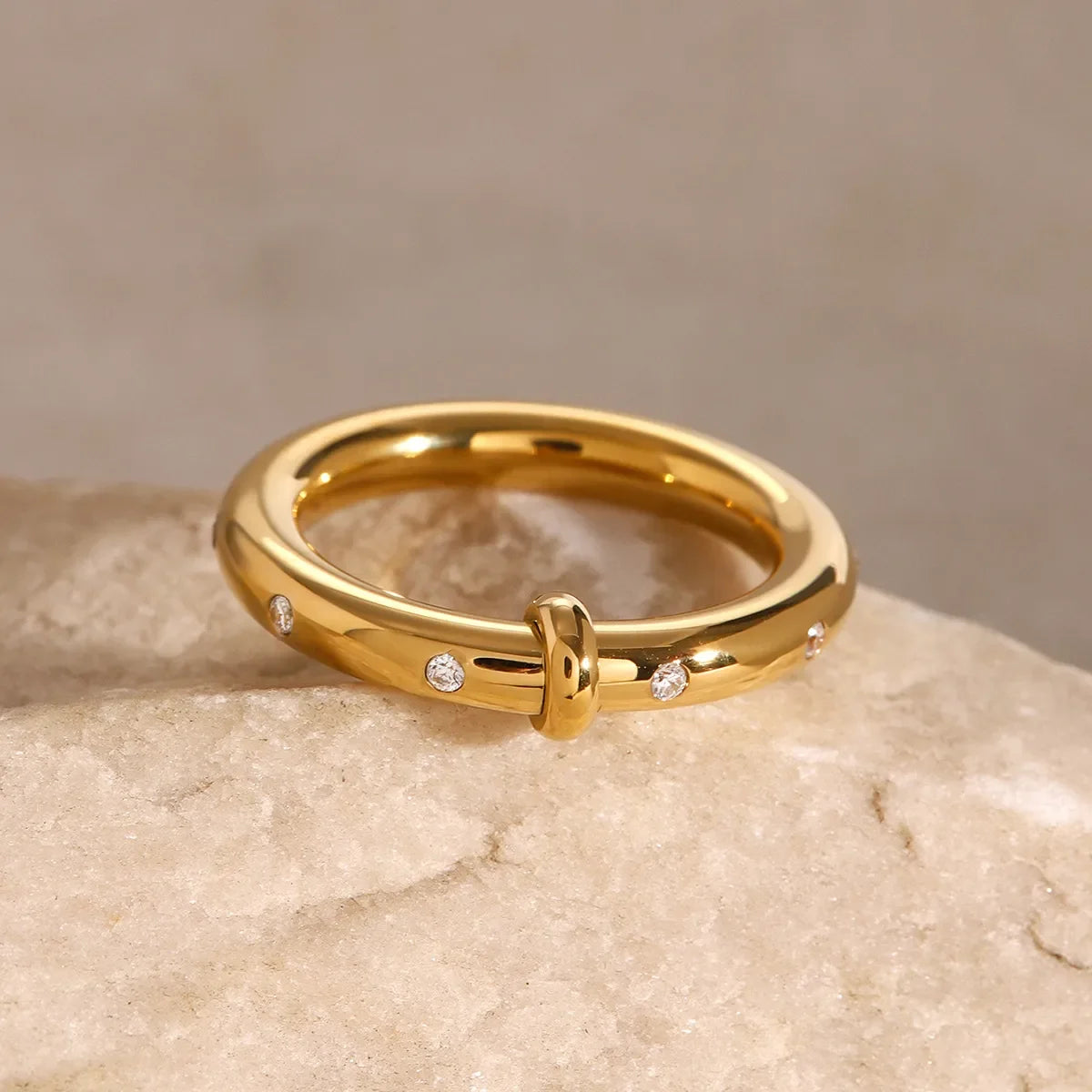18K Gold-Plated Stainless Steel Rhinestone Ring - Premium Minimalist Jewelry - MINIMAL