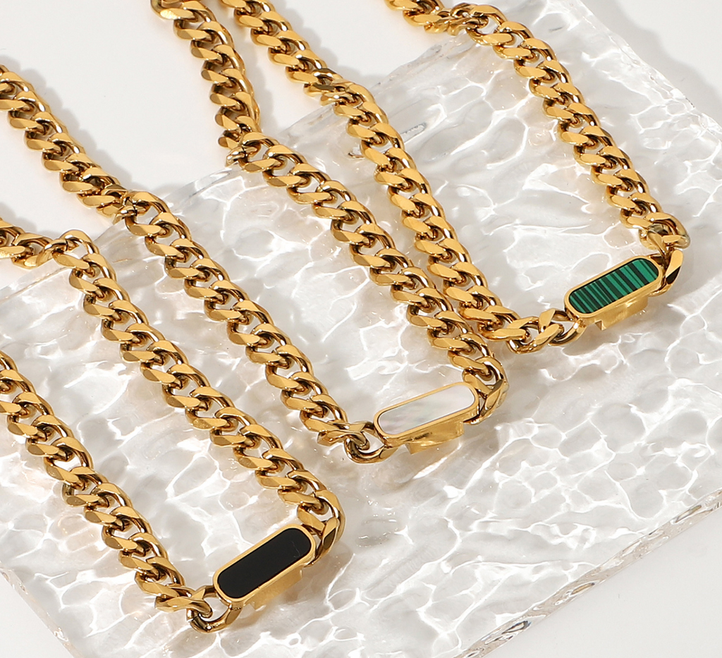 Pure White Gold Necklace.