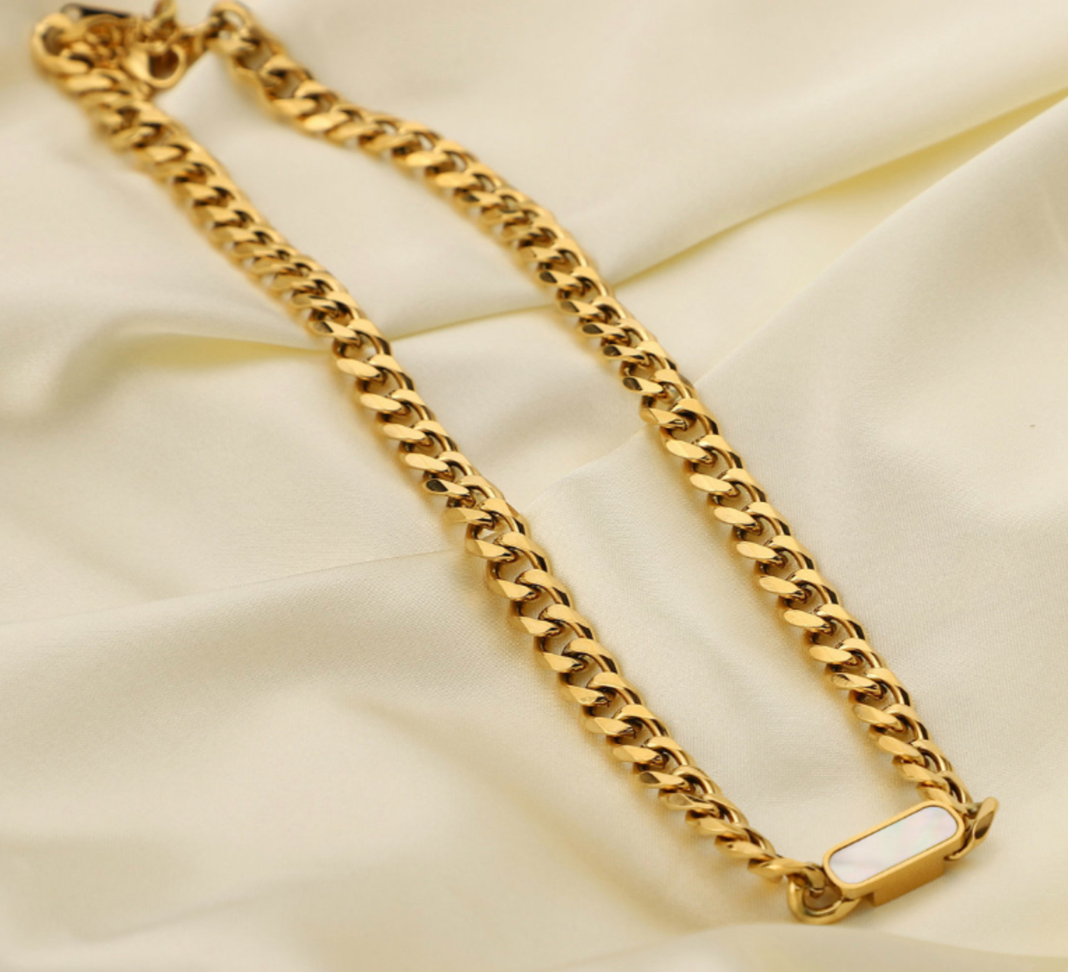 Pure White Gold Necklace.