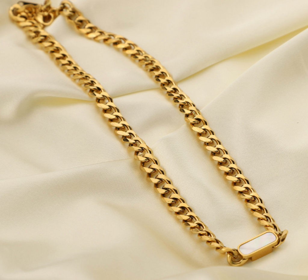 Pure White Gold Necklace.