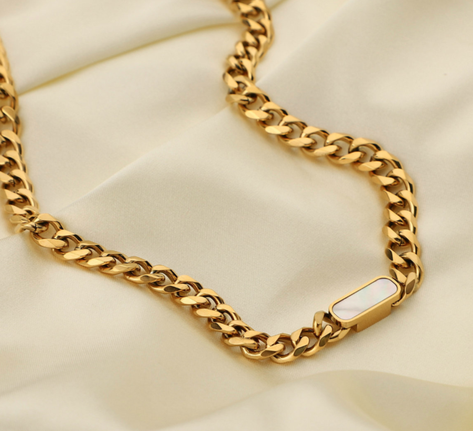 Pure White Gold Necklace.