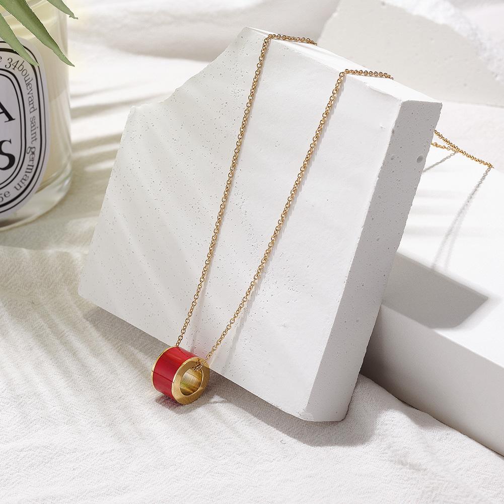 ENAMEL ROUND PENDANT.