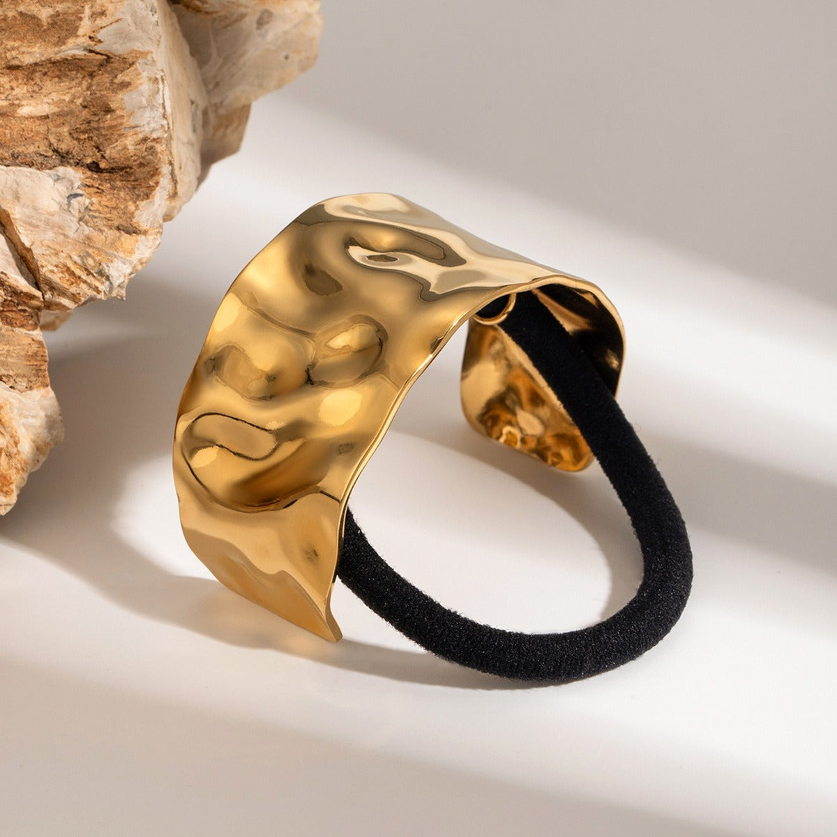 18K gold wide C-shaped hammered hair clip, broad face with hammer pattern texture, titanium steel with PVD gold plating, MINIMAL