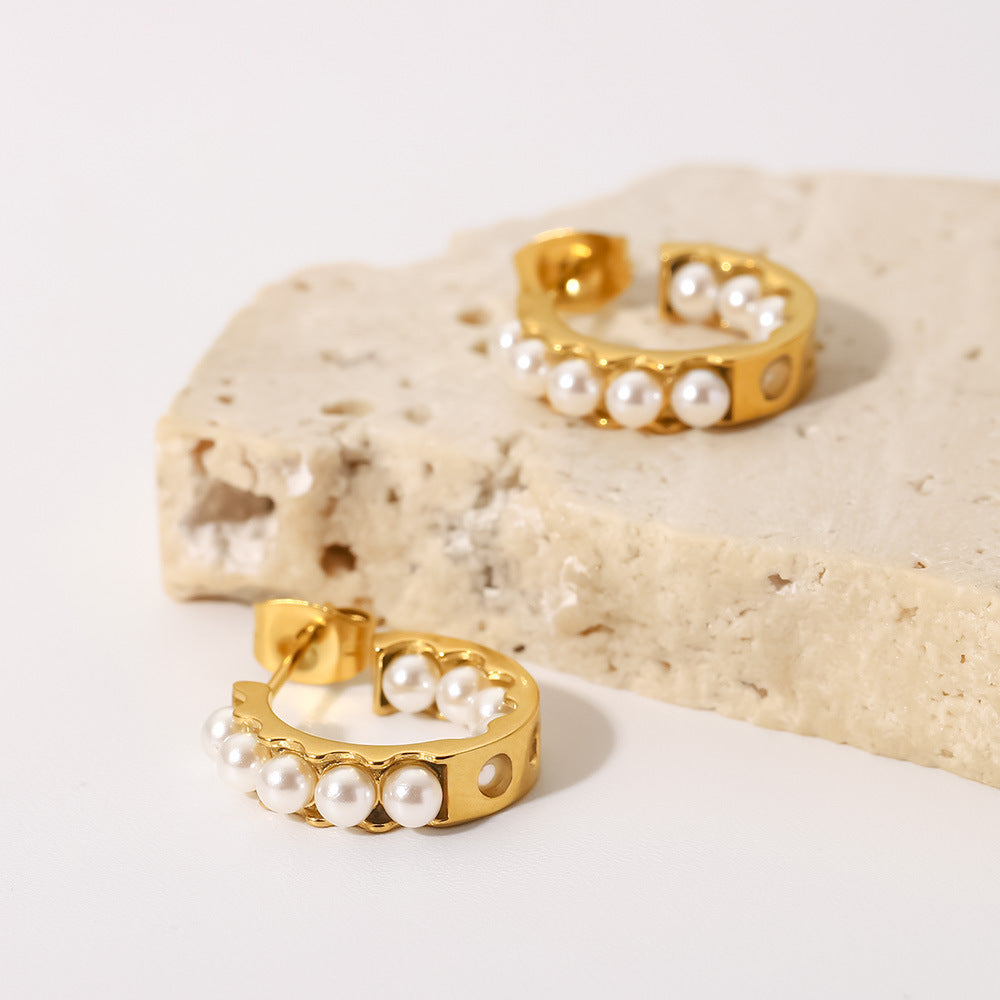 18K gold pearl dangle earrings close-up, soft pearl finish — MINIMAL