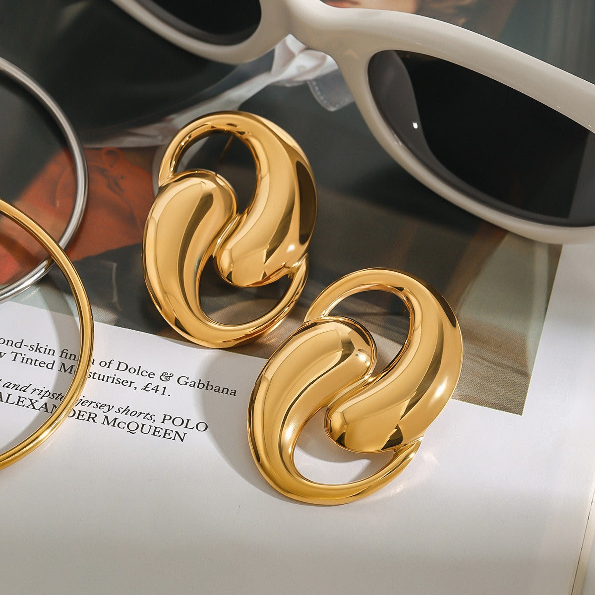 18K gold double teardrop hollow earrings in titanium steel — sculptural fine jewelry — MINIMAL