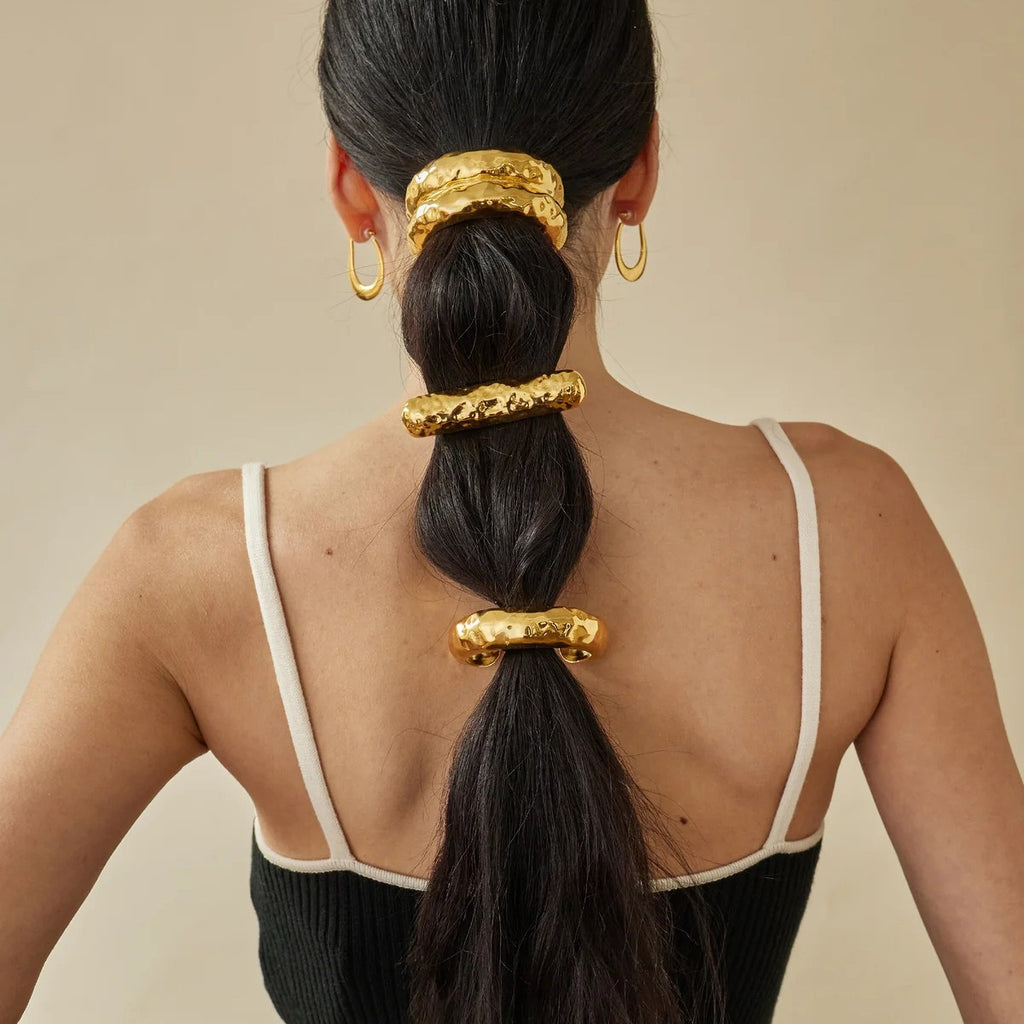 18K gold textured U-shaped hair clip – Gold finish, geometric silhouette with surface texture, MINIMAL
