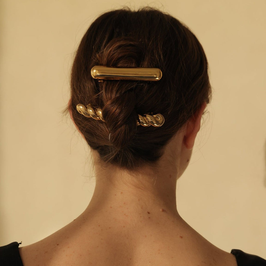 18K gold oval geometric hair pin worn in hair, minimalist single-line design, MINIMAL